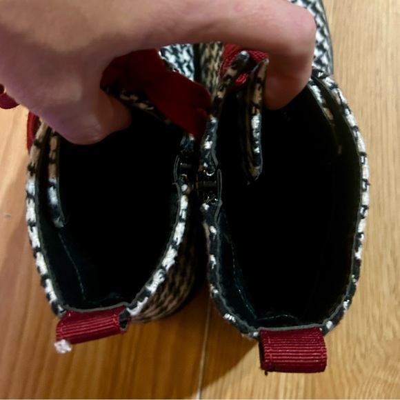 Stylish True Craft women 8 Houndstooth Ankle Boots with Red Laces - Picture 6 of 12